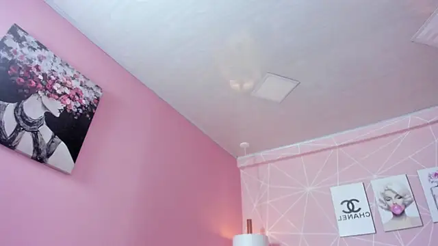 dolly zoe online show from November 25, 2025, 5:29 am