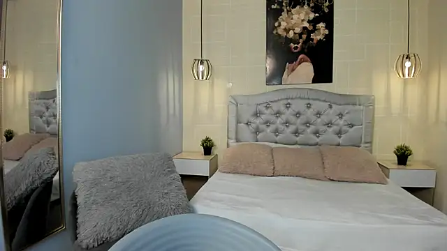 ayshel   online show from February 20, 2025, 4:18 am