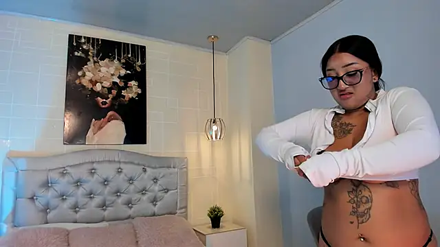 ayshel   online show from February 20, 2025, 7:23 am