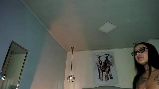 ayshel   online show from October 13, 2025, 4:56 am