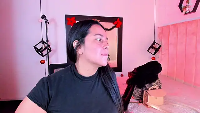 lucia vonne  online show from January 7, 2026, 1:46 pm