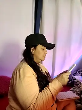 lucia vonne  online show from April 22, 2026, 1:52 am