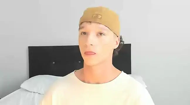 angelcortes online show from March 1, 2025, 10:53 pm