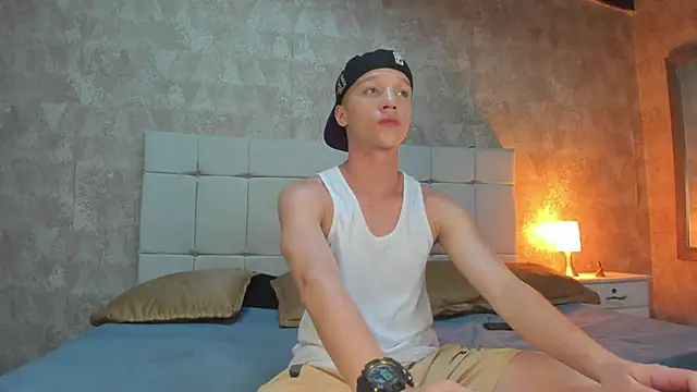 angelcortes online show from November 19, 2025, 11:21 am