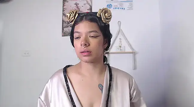 yungelitamor  online show from February 2, 2025, 8:35 am