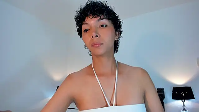 Snapshot of xhenisa_ chatting on February 28, 2025, 9:55 pm xhenisa online show from February 28, 2025, 9:55 pm