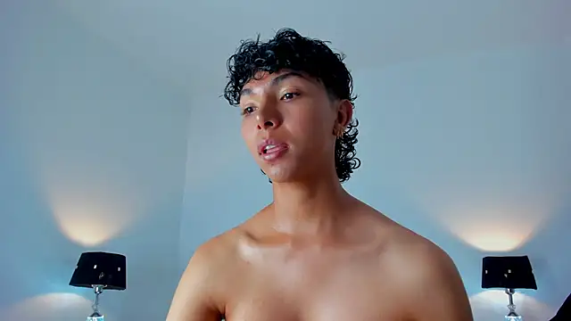 Snapshot of xhenisa_ chatting on November 10, 2025, 7:02 pm xhenisa online show from November 10, 2025, 7:02 pm