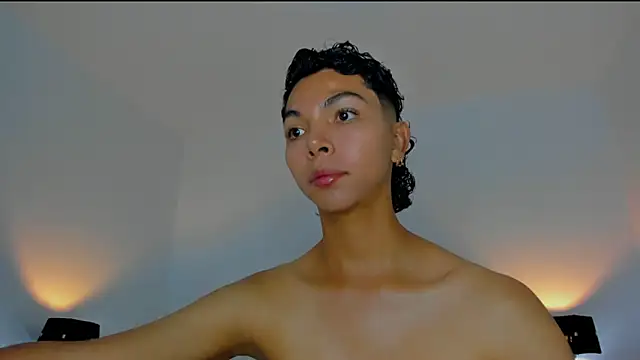 Snapshot of xhenisa_ chatting on November 29, 2025, 10:57 pm xhenisa online show from November 29, 2025, 10:57 pm