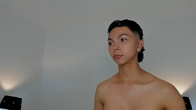 Snapshot of xhenisa_ chatting on January 8, 2026, 8:33 pm xhenisa online show from January 8, 2026, 8:33 pm