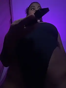 charlotteeruss online show from April 19, 2026, 1:38 am