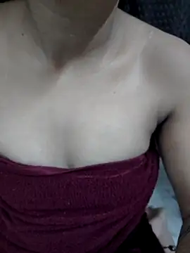 Snapshot of Roshni_98 chatting on March 19, 2025, 12:34 pm Roshni 98 online show from March 19, 2025, 12:34 pm