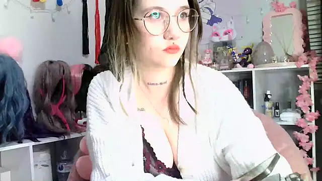 Snapshot of sullye chatting on March 3, 2025, 6:33 pm sullye online show from March 3, 2025, 6:33 pm