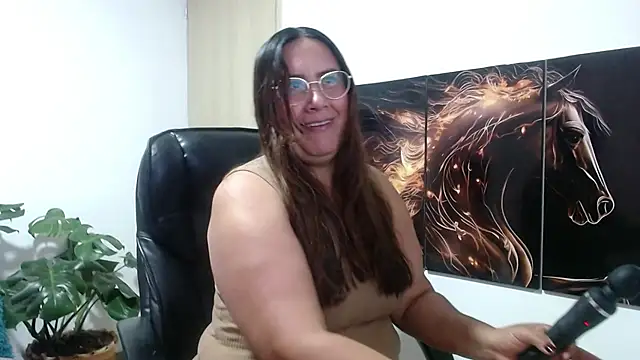 amalia brunette online show from June 16, 2026, 11:40 pm