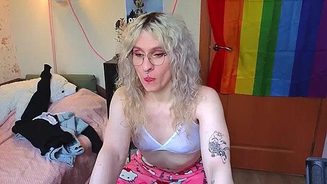 Lori Myaf online show from May 28, 2026, 1:08 pm