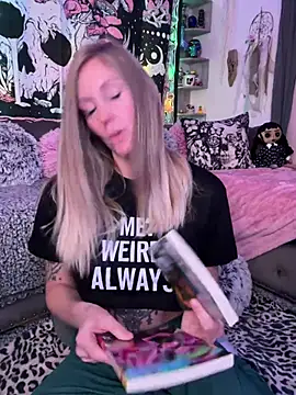 Snapshot of ItsDanniG chatting on January 14, 2025, 3:57 pm ItsDanniG online show from January 14, 2025, 3:57 pm