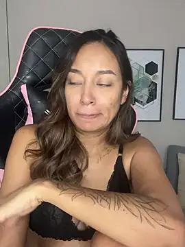 DianaHopson online show from February 9, 2025, 6:05 pm