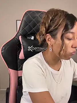 DianaHopson online show from March 14, 2025, 10:29 am