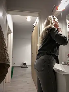 Ella Charm online show from February 11, 2026, 4:23 pm