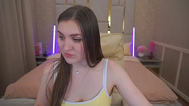 EmmyCharmm online show from March 19, 2025, 8:12 am