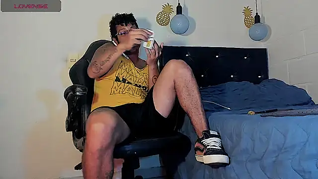 Snapshot of FuckHardlove chatting on March 10, 2025, 12:40 am FuckHardlove online show from March 10, 2025, 12:40 am