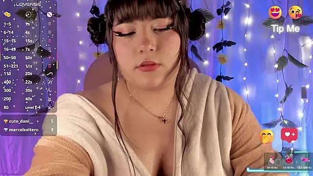 Snapshot of limoncito_blossom chatting on October 10, 2025, 9:41 am limoncito blossom online show from October 10, 2025, 9:41 am