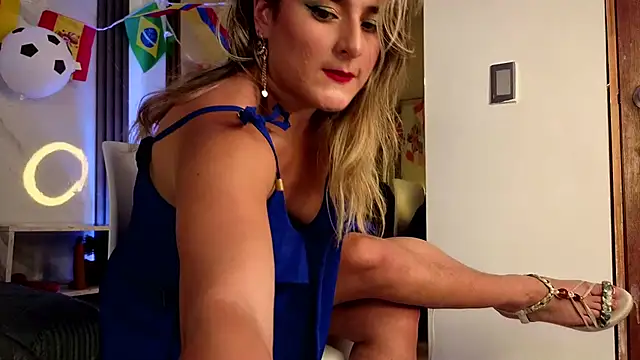 Snapshot of CandyQueenGold chatting on June 13, 2026, 7:01 pm CandyQueenGold online show from June 13, 2026, 7:01 pm