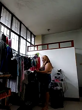 EllisW8 online show from September 25, 2025, 11:58 am