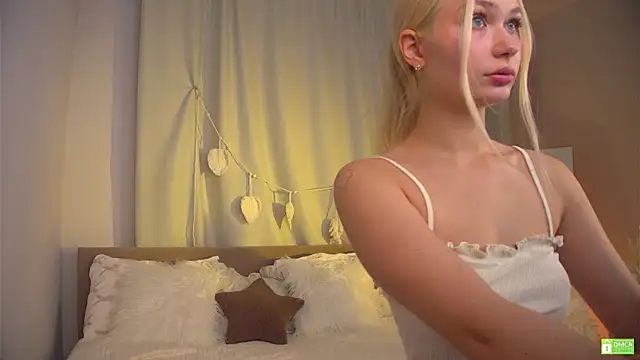 Snapshot of white_godness chatting on December 15, 2024, 2:37 pm white godness online show from December 15, 2024, 2:37 pm