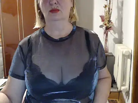 Secretfox online show from October 3, 2025, 3:20 pm