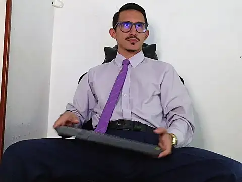 Snapshot of HomeAloneK chatting on January 15, 2026, 7:39 pm HomeAloneK online show from January 15, 2026, 7:39 pm