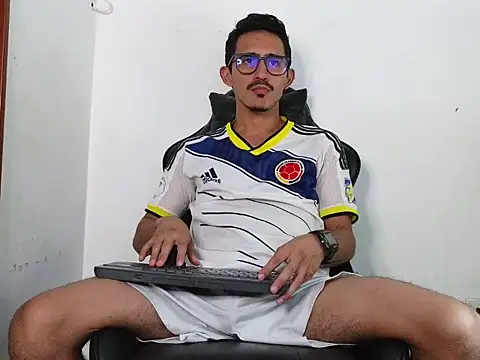 Snapshot of HomeAloneK chatting on January 16, 2026, 7:18 pm HomeAloneK online show from January 16, 2026, 7:18 pm