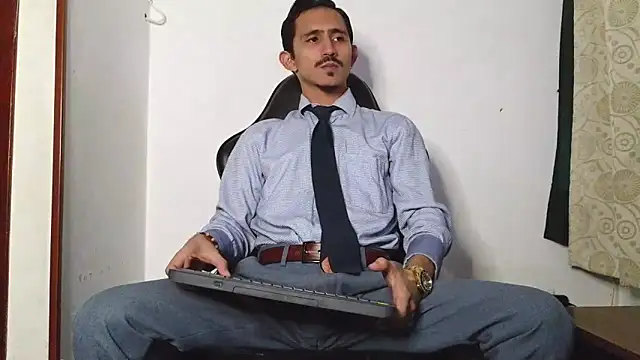 Snapshot of HomeAloneK chatting on February 10, 2026, 7:29 pm HomeAloneK online show from February 10, 2026, 7:29 pm