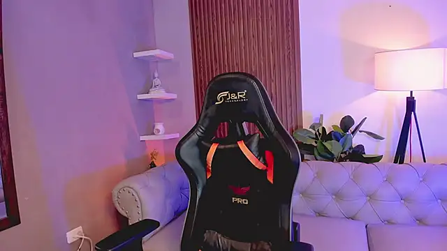 liam collins21 online show from December 22, 2025, 12:02 pm