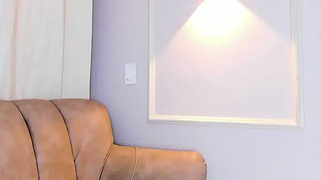 Lia walton online show from February 25, 2025, 12:03 pm