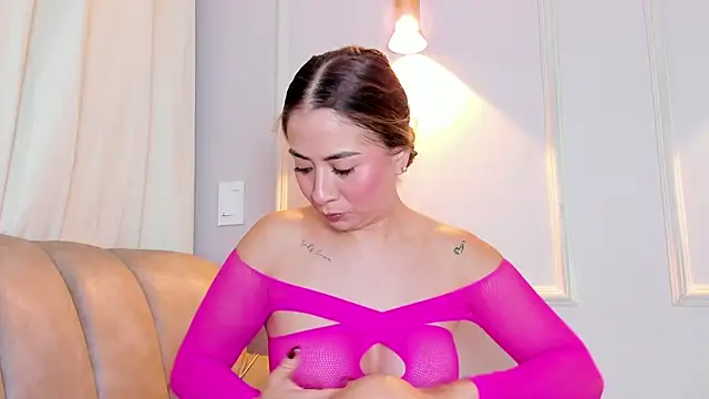 Lia walton online show from March 2, 2026, 12:34 pm