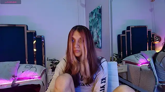 Snapshot of Feniix__ chatting on June 4, 2026, 4:51 am Feniix online show from June 4, 2026, 4:51 am