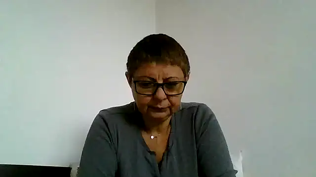 roseblak42 online show from October 3, 2025, 8:33 am