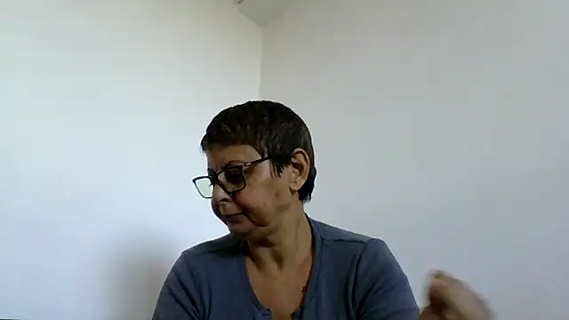 roseblak42 online show from October 19, 2025, 9:32 am