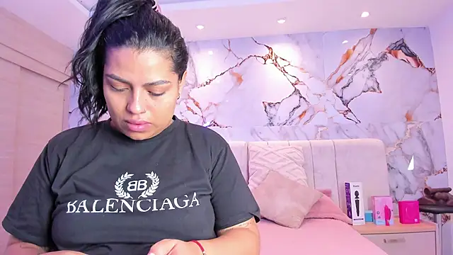 kiana cream online show from December 15, 2025, 11:36 am