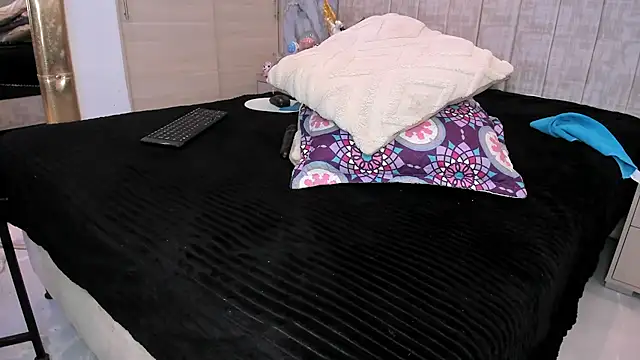 kiana cream online show from February 18, 2026, 2:24 pm