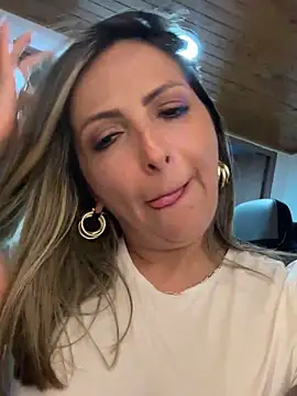  Abril-Office1 online show from January 2, 2025, 10:22 pm