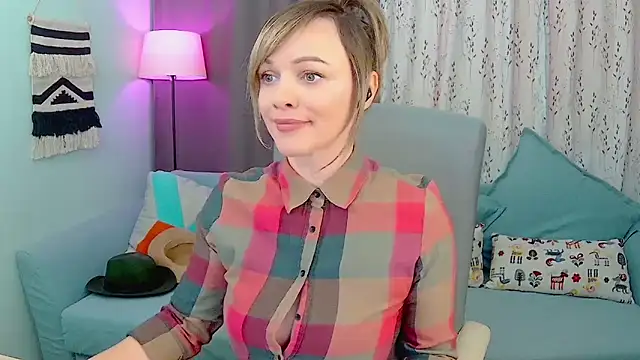 NandiSmile online show from November 3, 2025, 9:32 am