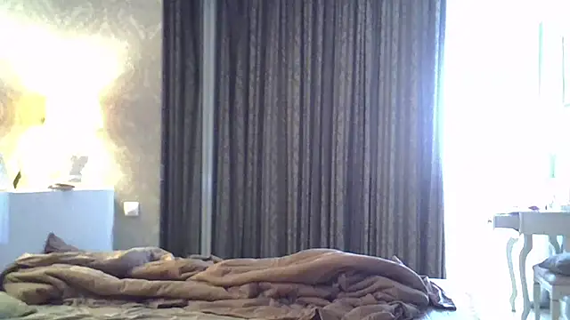 ZarinaSwift online show from October 5, 2025, 4:11 am