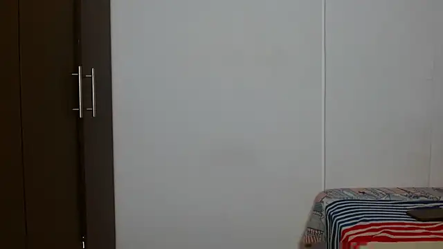 luisaqueenxxx online show from April 6, 2026, 8:32 pm