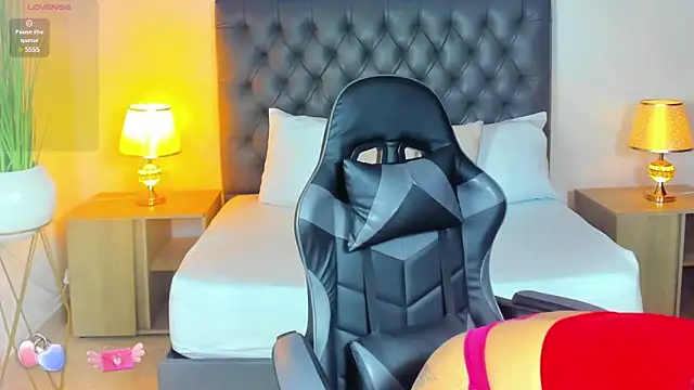 yosselin23 online show from February 17, 2025, 12:05 pm