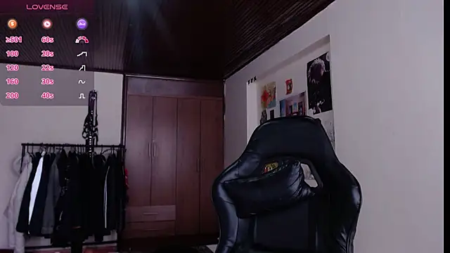 Amahd696 online show from April 13, 2026, 5:07 pm