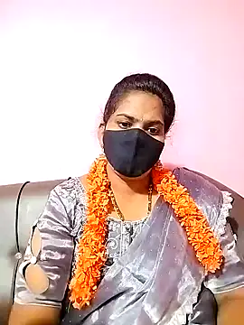 Snapshot of melina214 chatting on December 6, 2024, 5:00 pm melina214 online show from December 6, 2024, 5:00 pm