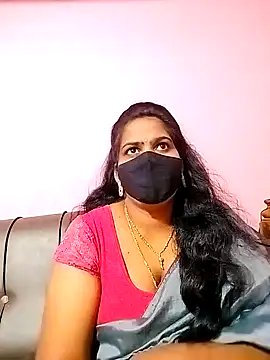 Snapshot of melina214 chatting on December 9, 2024, 5:08 pm melina214 online show from December 9, 2024, 5:08 pm