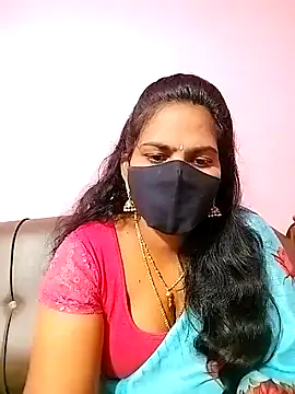 Snapshot of melina214 chatting on December 11, 2024, 4:53 pm melina214 online show from December 11, 2024, 4:53 pm