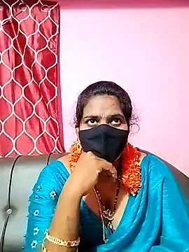 Snapshot of melina214 chatting on December 21, 2024, 6:12 pm melina214 online show from December 21, 2024, 6:12 pm